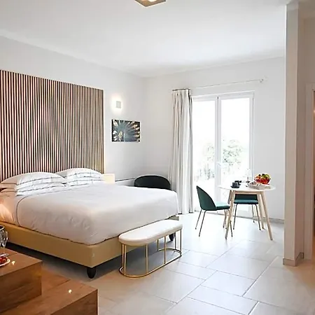 Dimora Bianca Luxury 5* كونفيرسانو